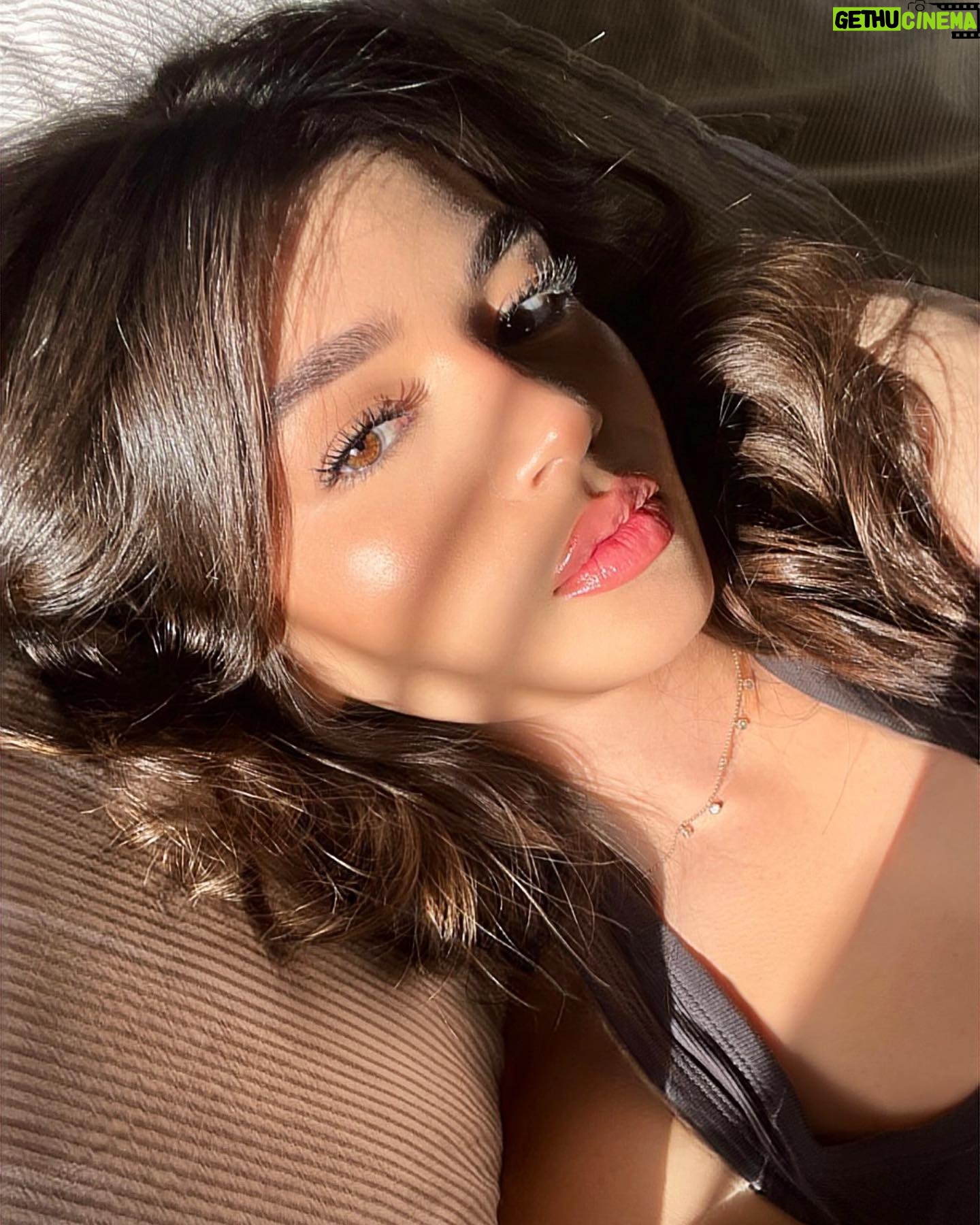 Yara Mustafa - 40.4K Likes - sunβs out