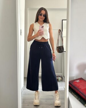 Yare Santana Instagram - 💙

PD: tengo que lavar mis 👟🙃