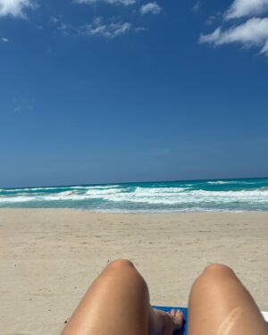 Yare Santana Instagram - Blue🩵

#varadero #varaderocuba #home #sea #blue #hijadelmar #beach #matanzas