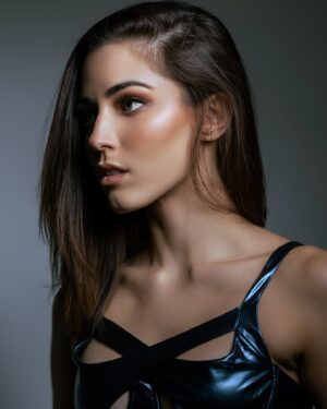Yare Santana Instagram - P E R F I L 

@leomendez_photography @mendezcancino.fotografia @saraherediamakeup 

#blue #photography #perfil