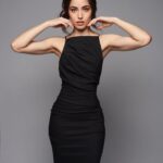 Yare Santana Instagram - ˚ ༘♡ ⋆｡˚ ˚ ˚ ˚ @gudinni @mua_jchaparro #photo #blackdress #actress