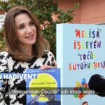 Yasemin Hadivent Instagram - #3AralıkDünyaEngellilerGünü Melisa İşleyen Kütüphanesi’nden seçtiğimiz, Audrey Penn’in “Avucundaki Öpücük” adlı kitabını görme engelli çocuklarımız için seslendirdim. Hikayeyi dinlemek ve çocuklarımızı kitaplarla buluşturmak için Beylikdüzü Atatürk Kültür ve Sanat Merkezi içinde bulunan Yaşar Kemal Kütüphanesi’ni ziyaret edebilirsiniz. Sevgiyle… International Day of Persons with Disabilities Posted @withregram • @beylikduzubelediye Beylikdüzü'nde engelleri kaldırıyoruz. BAKSM Yaşar Kemal Kütüphanemizin içinde bulunan erişilebilir kütüphanemizde komşularımız; 📌Sesli kitap 📌Optik okuyucu 📌Braille alfabesiyle çıktı hizmetlerimizden faydalanabilirler. #3AralıkDünyaEngellilerGünü @yaseminhadivent Posted @beylikduzubelediye Beylikdüzü'nde engelleri kaldırıyoruz. BAKSM Yaşar Kemal Kütüphanemizin içinde bulunan erişilebilir kütüphanemizde komşularımız; 📌Sesli kitap 📌Optik okuyucu 📌Braille alfabesiyle çıktı hizmetlerimizden faydalanabilirler. #3AralıkDünyaEngellilerGünü @yaseminhadivent