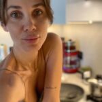 Yasemin Hadivent Instagram - Ne diyordu modern zaman ozanimiz “Ne yaparsan yap ask ile yap” 🥰