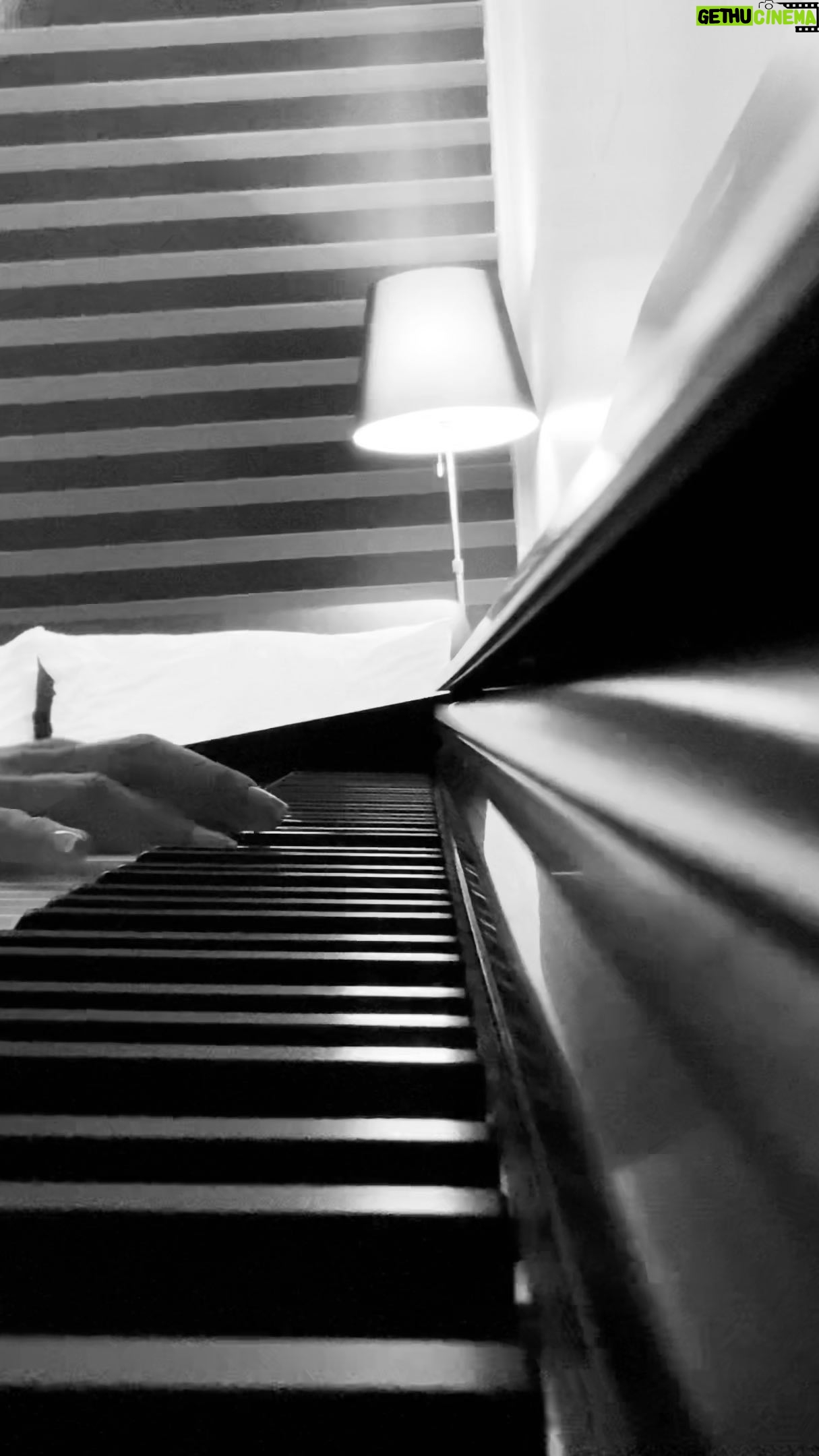 Yasemin Hadivent Instagram - #eriksatiegymnopédieno1🎹🎶
