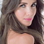 Yasemin Hadivent Instagram - “Küle döndüysen, yeniden güle dönmeyi bekle. Ve geçmişte kaç kere küle dönüştüğünü değil, kaç kere yeniden küllerin arasından doğrulup yeni bir gül olduğunu hatırla ! “ #Rumi