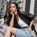 Yasemin Yazıcı Instagram – ah ne buldum! zamanında bayılıp çok baktığım için sonunda gözüme bi garip gelen fotoğraf 

Fotoğraf: @ayhanakbasofficial 
Styling: @imbernadeta 
Saç: @yuanless_ 
Makyaj: @hidayetkorkmaz_ 
Fotoğraf asistanı: @enisedkmc 
Menajerlik: @sokmentalent @ipekbocug