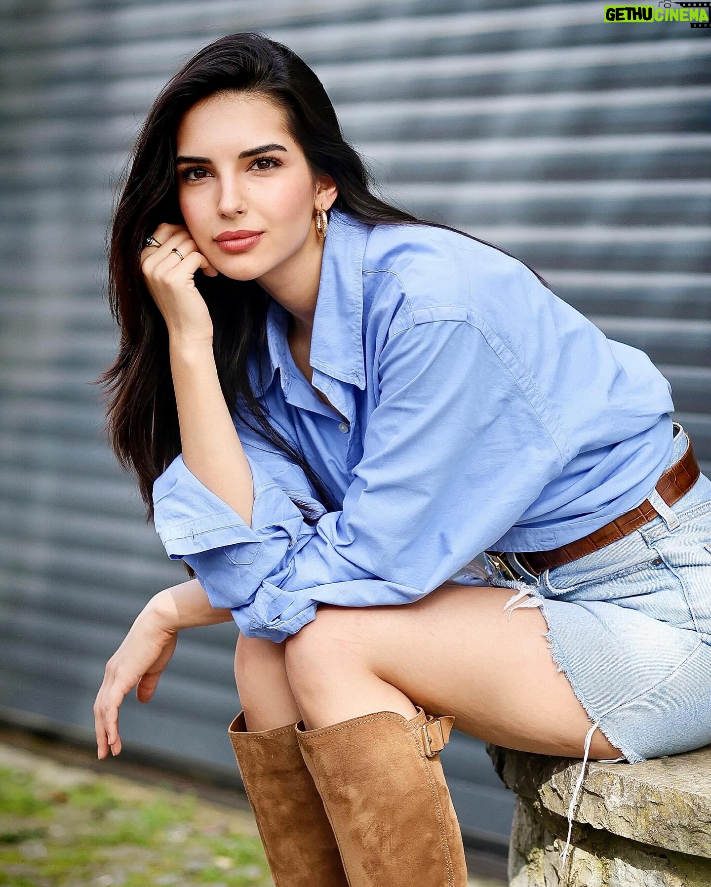 Yasemin Yazıcı Instagram - az kalsın bu güzelim fotoyu sırf selülitim var diye paylaşmıyordum. ne saçma. demem o ki bizi “kusur” olduğuna inandırdıkları bazı şeyleri çok da şaapmamak lazım