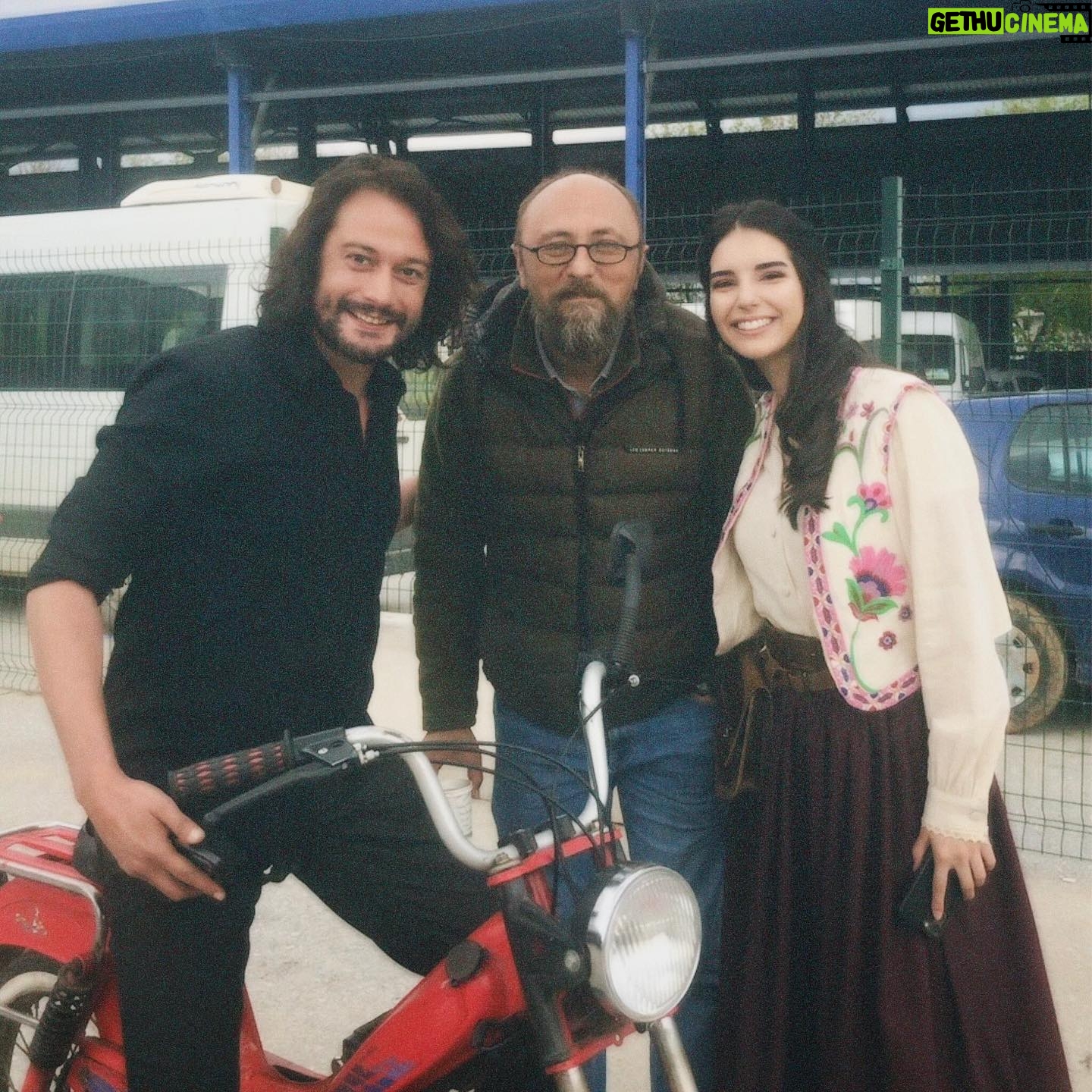 Yasemin Yazıcı Instagram - Kayıp ve buluntu fotoğraflar kutusu ☘️ #yeşildenizmilenyum