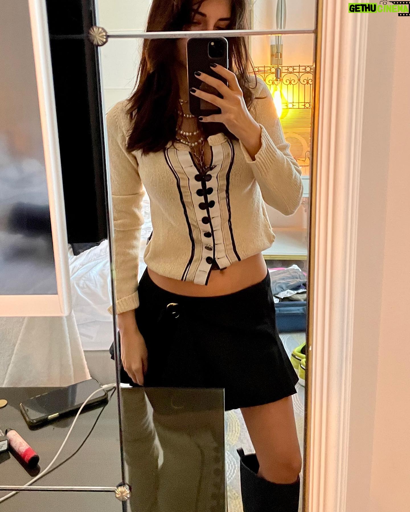 Yasemin Yazıcı - 30.9K Likes - Artichaut, balık, kelle; bunlar yenir elle