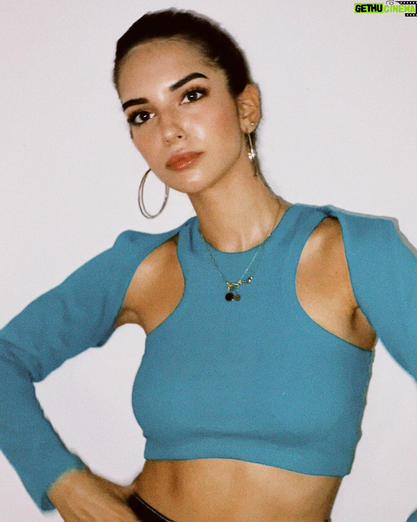 Yasemin Yazıcı - 33.8K Likes - Bolero modanın soğanlı menemenidir. Bölücüdür. Change my mind.