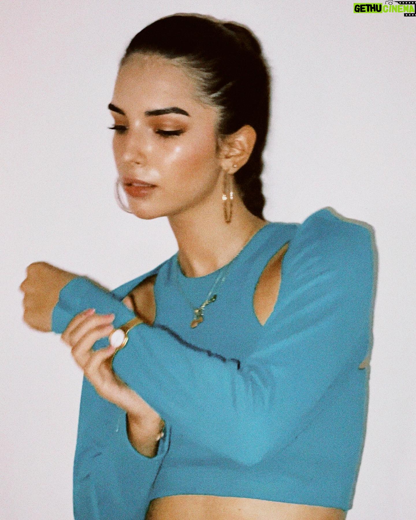 Yasemin Yazıcı - 33.8K Likes - Bolero modanın soğanlı menemenidir. Bölücüdür. Change my mind.