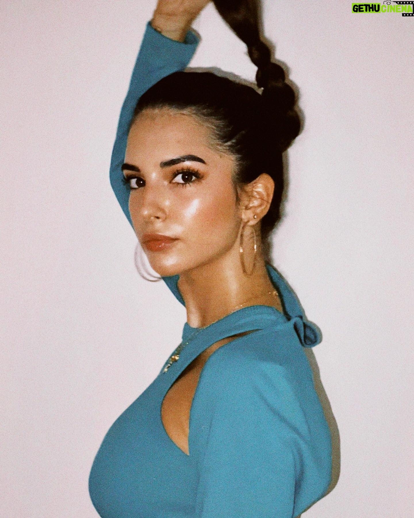 Yasemin Yazıcı - 33.8K Likes - Bolero modanın soğanlı menemenidir. Bölücüdür. Change my mind.