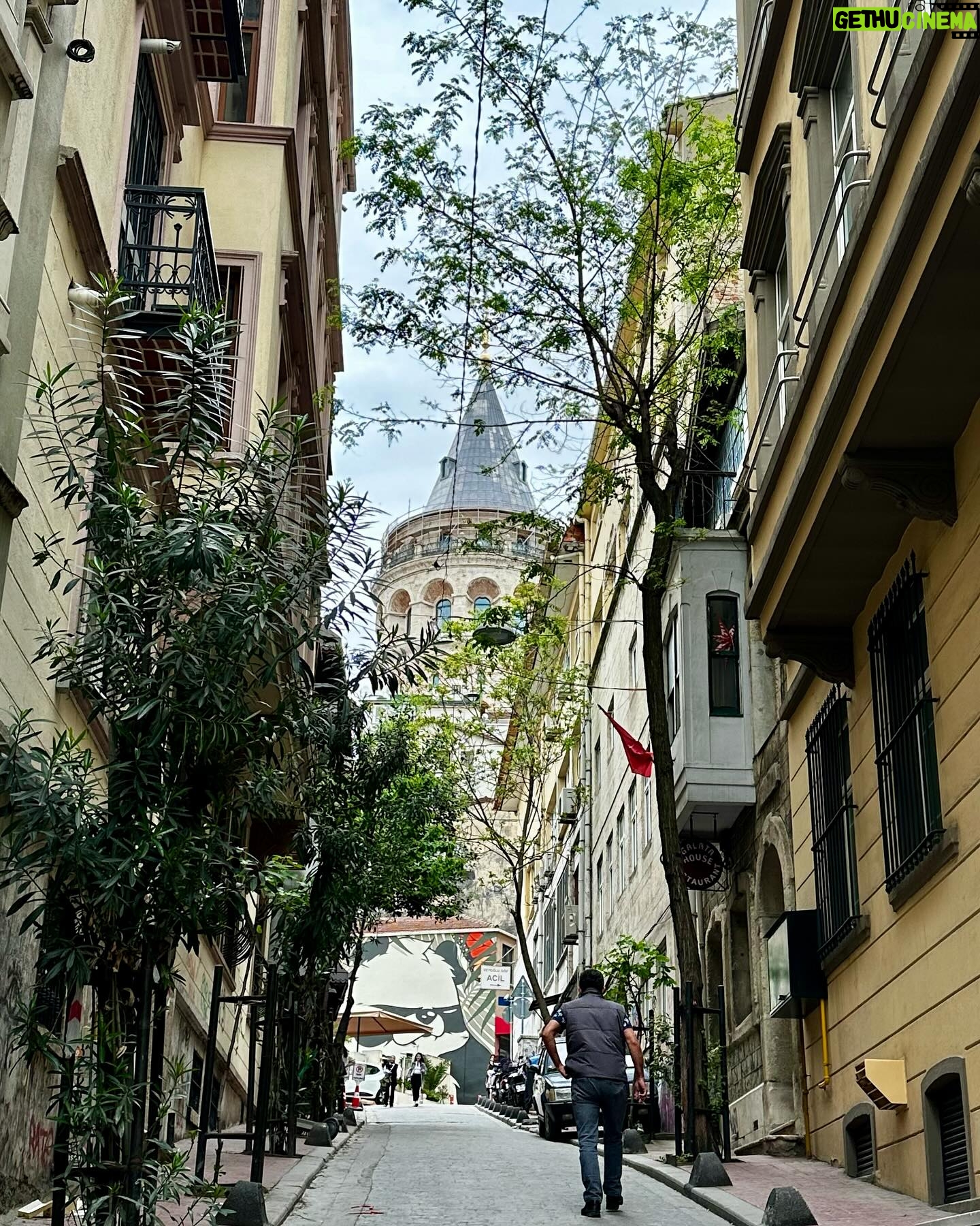 Yasemin Yazıcı Instagram - bugün 24 Nisan hayret ediyor insan, yarın 25 Nisan şaşırıyor insan