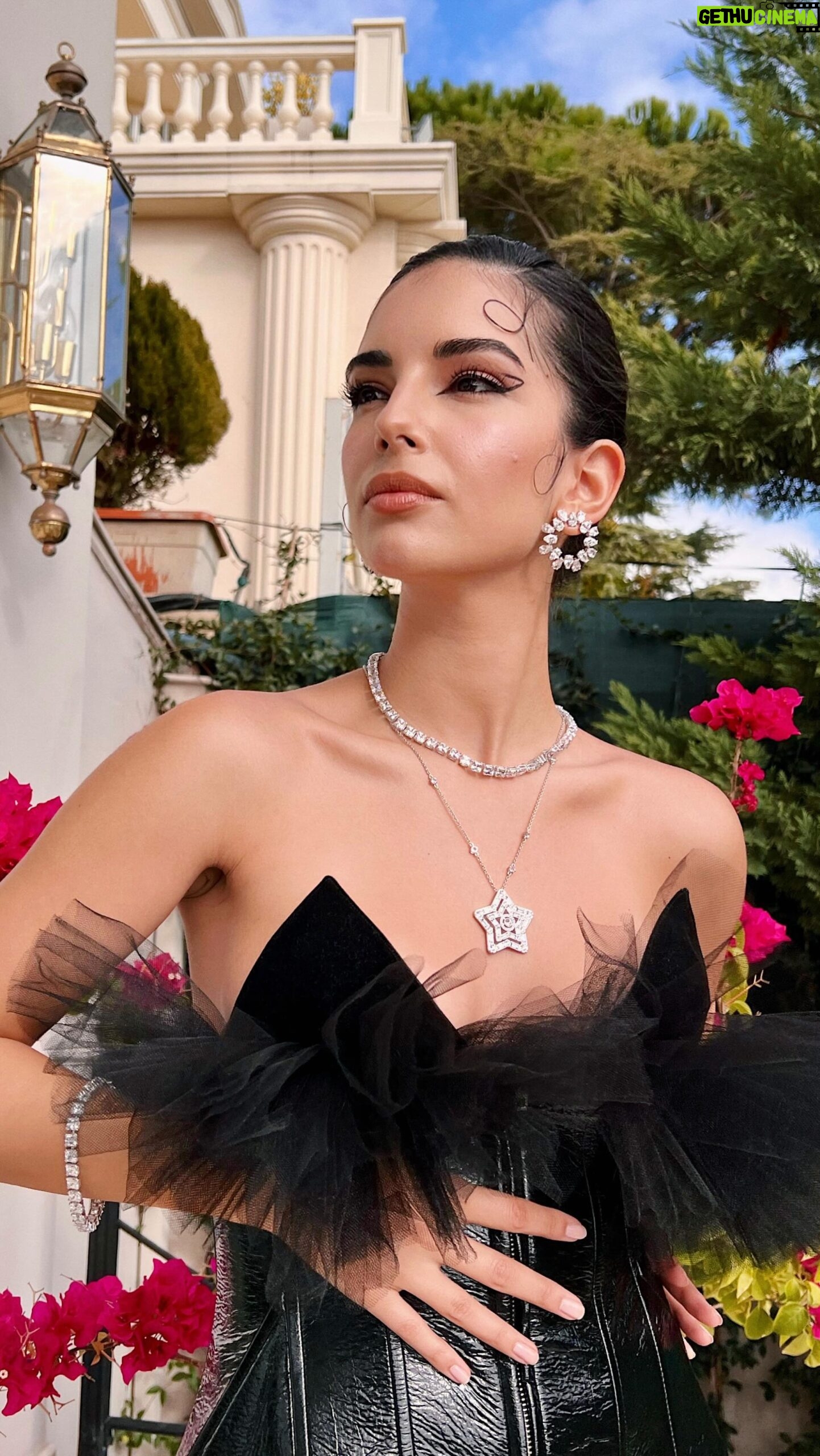 Yasemin Yazıcı - 29.6K Likes - Yeni yıla doğru yeni bir ışıltı 🌟 @swarovski
.
#openthewonder #igniteyourdreams #swarovski #ad