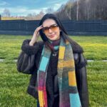 Yasemin Yazıcı Instagram - Savaşsız, depremsiz, uzaylı istilasız bir sene olsun. İçimdeki çocuk nedense 2024’ten çok umutlu. İnşallah sizin seneniz hayal ettiğimden de güzel olur 💗