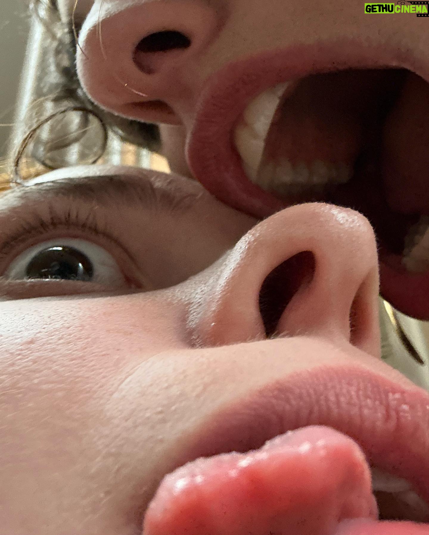 Yasmeen Fletcher Instagram - u got games on your phone?