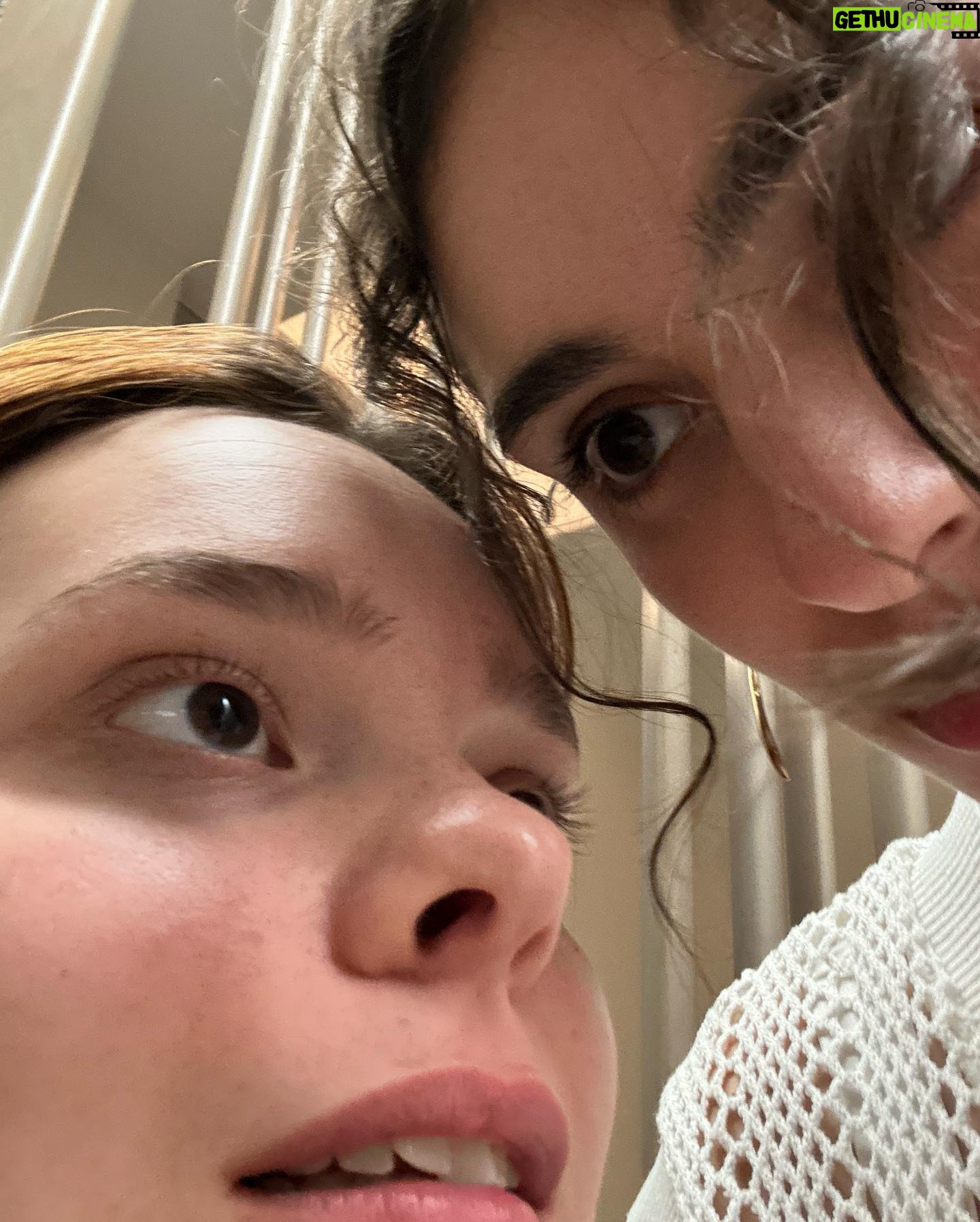Yasmeen Fletcher Instagram - u got games on your phone?