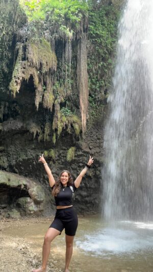Yasmine Alice Instagram - Que sera, sera. Whatever will be, will be. The future’s not ours to see. And that is more than okay… just flow 💧 #adventures #weekend #workhardplayhard