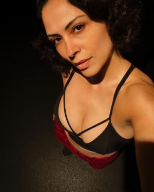 Yasmine Al Massri Instagram - Sometimes it’s Difficult to go Back to my discipline after months being on a set.. thankful for my body for its my temple and my playground.. also #ceasefirenow🇵🇸