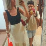 Yasmine Ghaith Instagram - ٩ شهور...يعني تقريبا ٣/٤ السنة (٢٠٢٢ علي ٢٠٢٣) كانوا أقل ما يقال عليهم عذاب...جسدي و معنوي... (Swipe to see my best friend) غير العمليات و الأوجاع و الأسابيع اللي قضيتها في المستشفيات، كان فيه إبني...ولد عنده ١٠ سنين، مامته بتعمله ٩٠% من حاجته و بتوديه تمارينه و حصص الرسم بتاعته و و و.....لفجأه مامي نزلت راحت المستشفي و مش عارفين عندها إيه ولا هترجع إمتي...و ده كان عذاب لوحده بالنسبالي و كان أكبر همي، لدرجة إني كنت و أنا لسة بفوق من التخدير ماباقولش غير "مالك" 🤷🏽‍♀️ الحقيقة إن الأطفال (من رحمة ربنا) بيستوعبوا كل حاجة طبعا لكن ربنا بيخلي كل حاجة تنزل عليهم برحمة و أبسط من تخيلنا...إبني كان زعلان و مهموم و كانوا صحابي مش بيسبوه و بيخرجوه طول الوقت معاهم لكن حكولي بعد كدة إنه كان بيكون برده مهموم و زعلان...لكن ربنا رحيم و بيخلي كل حاجة تعدي عليهم بطريقة أبسط... رجع حضني تاني ألف حمد و شكر ليك يا رب 🧿🧿🧿 و قدرت نعم ربنا عليا أكتر من الأول تاني (اللهم ديمها نعمة يا رب)، و الحياة تصعب عليا أكتر بأوجاع و فحوصات أعيش بيها أكتر و أكتر و لكن يبقي شئ واحد أكيد، إن ربنا خطته أحسن من ألف خطة بنحطها لنفسنا... مش هنعرف السبب و الخطة الأحسن علي طول، بس هنعرف في يوم من الأيام! بحبكم 💙 #WonderWomanIsBack #WonderWomanTheyCallMe #AlwaysWearYourSmile