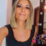 Yasmine Ghaith Instagram - ٩ شهور...يعني تقريبا ٣/٤ السنة (٢٠٢٢ علي ٢٠٢٣) كانوا أقل ما يقال عليهم عذاب...جسدي و معنوي... (Swipe to see my best friend) غير العمليات و الأوجاع و الأسابيع اللي قضيتها في المستشفيات، كان فيه إبني...ولد عنده ١٠ سنين، مامته بتعمله ٩٠% من حاجته و بتوديه تمارينه و حصص الرسم بتاعته و و و.....لفجأه مامي نزلت راحت المستشفي و مش عارفين عندها إيه ولا هترجع إمتي...و ده كان عذاب لوحده بالنسبالي و كان أكبر همي، لدرجة إني كنت و أنا لسة بفوق من التخدير ماباقولش غير "مالك" 🤷🏽‍♀️ الحقيقة إن الأطفال (من رحمة ربنا) بيستوعبوا كل حاجة طبعا لكن ربنا بيخلي كل حاجة تنزل عليهم برحمة و أبسط من تخيلنا...إبني كان زعلان و مهموم و كانوا صحابي مش بيسبوه و بيخرجوه طول الوقت معاهم لكن حكولي بعد كدة إنه كان بيكون برده مهموم و زعلان...لكن ربنا رحيم و بيخلي كل حاجة تعدي عليهم بطريقة أبسط... رجع حضني تاني ألف حمد و شكر ليك يا رب 🧿🧿🧿 و قدرت نعم ربنا عليا أكتر من الأول تاني (اللهم ديمها نعمة يا رب)، و الحياة تصعب عليا أكتر بأوجاع و فحوصات أعيش بيها أكتر و أكتر و لكن يبقي شئ واحد أكيد، إن ربنا خطته أحسن من ألف خطة بنحطها لنفسنا... مش هنعرف السبب و الخطة الأحسن علي طول، بس هنعرف في يوم من الأيام! بحبكم 💙 #WonderWomanIsBack #WonderWomanTheyCallMe #AlwaysWearYourSmile