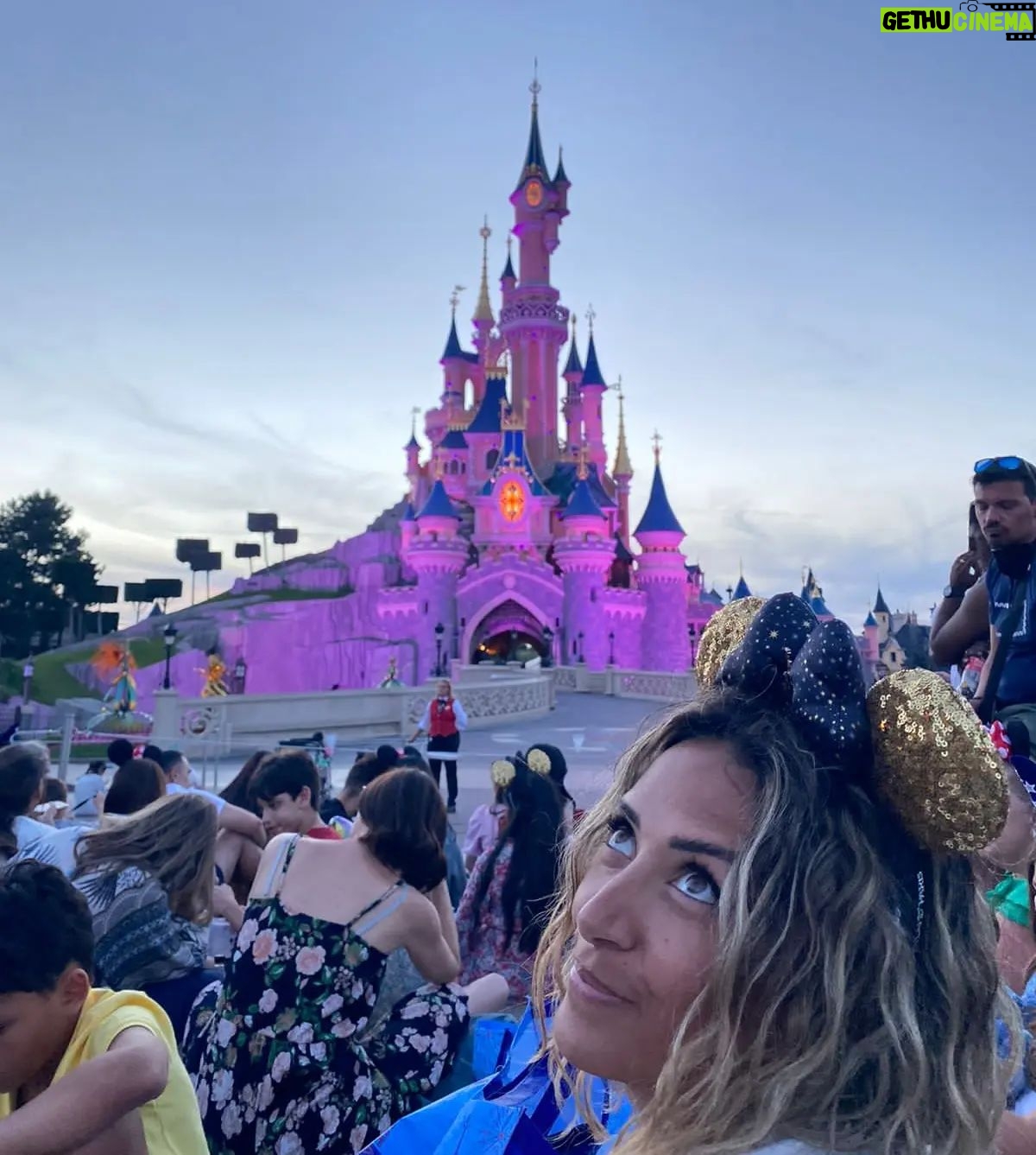 Yasmine Ghaith Instagram - Because in my mind, I'm a Disney Princess ๐ธ๐ฝ So I had an early birthday celebration at the happiest place on earth ๐ฐ Disney ุฅุญุชููุช ุจุฏุฑู ุดููุฉ ุจุนูุฏ ู
ููุงุฏู ูู ุฃุญูู ู
ูุงู ูู ุงูุนุงูู
๐ Happy birthdayyyyyyyy to me...Forever young ๐๐พ