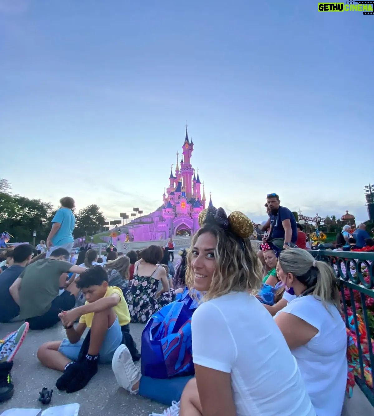 Yasmine Ghaith Instagram - Because in my mind, I'm a Disney Princess ๐ธ๐ฝ So I had an early birthday celebration at the happiest place on earth ๐ฐ Disney ุฅุญุชููุช ุจุฏุฑู ุดููุฉ ุจุนูุฏ ู
ููุงุฏู ูู ุฃุญูู ู
ูุงู ูู ุงูุนุงูู
๐ Happy birthdayyyyyyyy to me...Forever young ๐๐พ