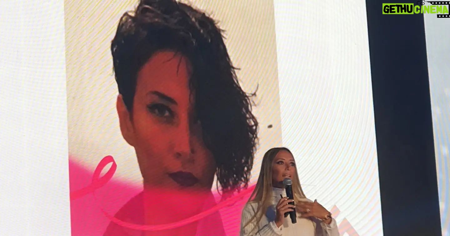 Yasmine Ghaith Instagram - As always, my happiest place is being on stage, giving a talk, in front of all of you ❤ You give me strength, and you guys inspire me more than you can ever imagine ❤ Thank you @eva.pharma @limitless_naturals for having me My PR management @stardust__pr #WonderWomanTheyCallMe #WonderWoman #YG
