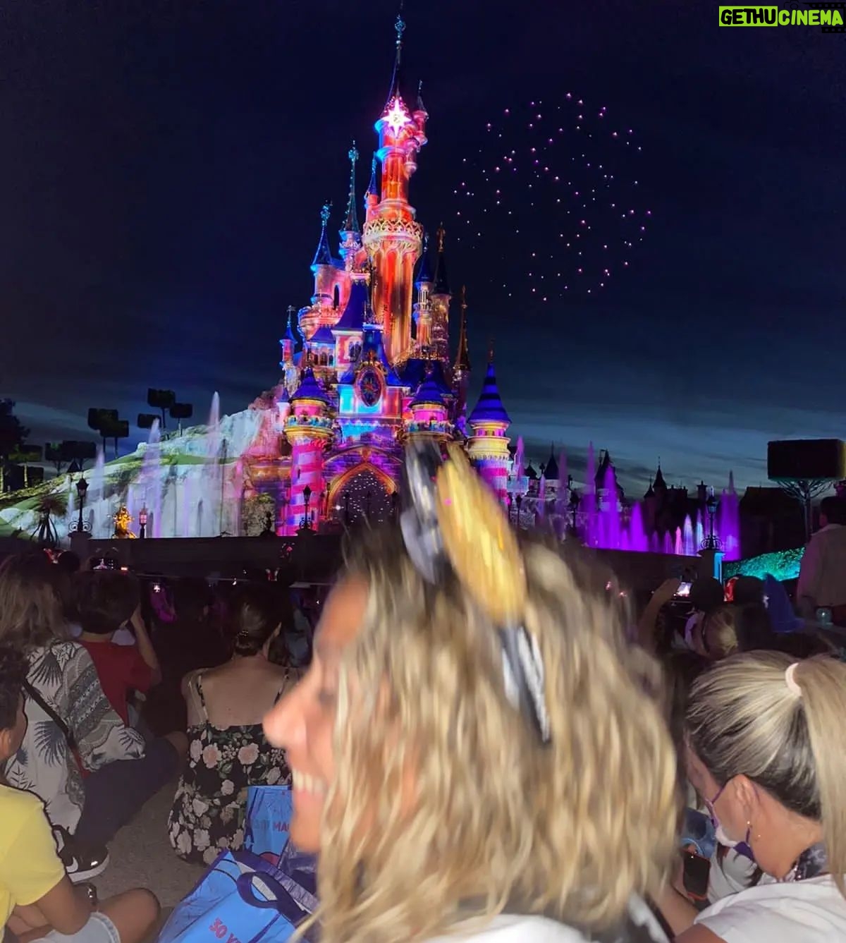 Yasmine Ghaith Instagram - Because in my mind, I'm a Disney Princess ๐ธ๐ฝ So I had an early birthday celebration at the happiest place on earth ๐ฐ Disney ุฅุญุชููุช ุจุฏุฑู ุดููุฉ ุจุนูุฏ ู
ููุงุฏู ูู ุฃุญูู ู
ูุงู ูู ุงูุนุงูู
๐ Happy birthdayyyyyyyy to me...Forever young ๐๐พ