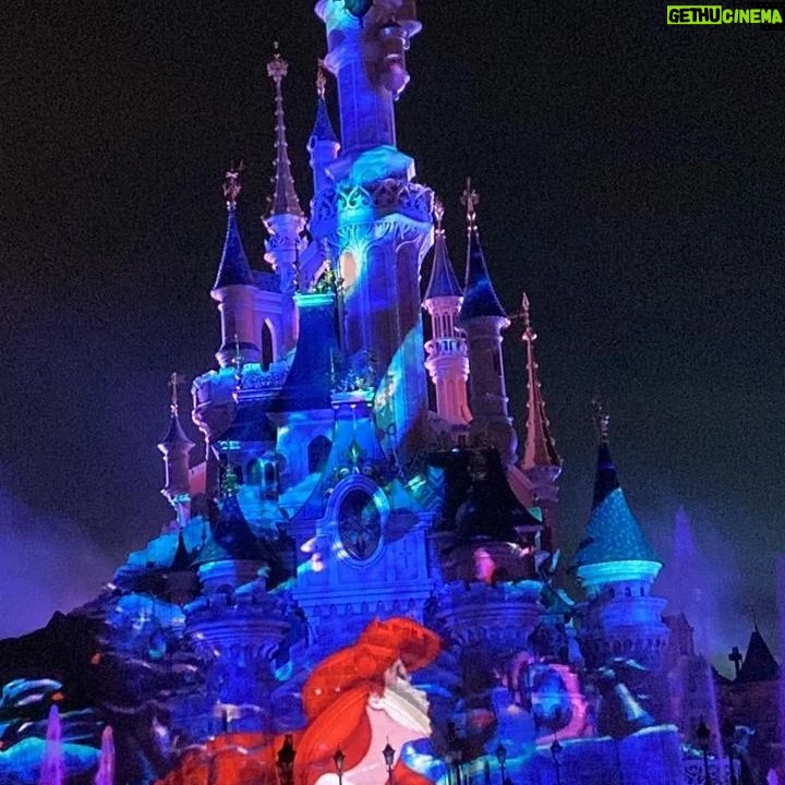 Yasmine Ghaith Instagram - Because in my mind, I'm a Disney Princess ๐ธ๐ฝ So I had an early birthday celebration at the happiest place on earth ๐ฐ Disney ุฅุญุชููุช ุจุฏุฑู ุดููุฉ ุจุนูุฏ ู
ููุงุฏู ูู ุฃุญูู ู
ูุงู ูู ุงูุนุงูู
๐ Happy birthdayyyyyyyy to me...Forever young ๐๐พ