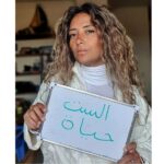 Yasmine Ghaith Instagram - . قولت أعمل إحتفالين في واحد... يوم ٢٢.٢.٢٠٢٢ من أهم تواريخ حياتي، علشان من ٥ سنين كان ده آخر يوم آخد فيه كيماوي و تبدأ حياتي تتغير للأبد... و علشان حياتي إتغيرت و إتعلمت كتير، قررت أحاول أغير حياة غيري و أكون مؤثرة بطريقتي و بالحاجات اللي إتعلمتها في الرحلة... فبمناسبة كمان اليوم العالمي للمرأة قلت مافيش فرصة أحسن من ديه أعبر فيها عن نفسي و عن ستات كتير غيري... في ٥ سنين عرفت حاجات عن نفسي ماكنتش أعرف إنها موجودة من ضمنها إني قوية قوي و ضعيفة قوي في نفس الوقت...و طبيعي نكون الإتنين..إحنا بشر... في ال٥ سنين عملت حاجات المجتمع كان بيفهمنا إننا كستات ماينفعش نعملها (منها إني لما شعري وقع و قررت أخرج من غير شعر عادي)...حسيت إني عايزة أبقي براحتي و أعمل اللي أنا عايزاه من غير مافكر في المجتمع ولا في الناس هتقول إيه... فلخصتلكم كل الأحاسيس دي في الكلام اللي في الصور، الست مش محتاجة مسمي معين لاللي هي عايزة تعمله في حياتها، فمن الآخر كدة يا جماعة #الست_براحتها 😁😜 و بمناسبة ال٥ سنين اللي فاتوا دول برده و السؤال الكليشيه اللي بنتسأله كتير "شايفة نفسك فين ٥ سنين من دلوقتي" سألته أنا لنفسي من ٥ سنين و حضرتلكم حاجة كان نفسي أعملها من زمان و بقالي سنتين بجهز لها و جه وقتها...هقول لكم عليها في البوست الجاي 😘❤ #٥_سنين_حياة #اليوم_العالمي_للمرأة #InternationalWomensDay #WonderWomanTheyCallMe