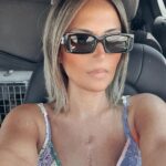 Yasmine Ghaith Instagram - الحياة علمتني إنها صعبة، أوقات مستحيلة، متعبة، مؤلمة، و مليانة عذاب... بس كمان علمتني إني لما بركز علي "الأمل"، علي الإيجابية، علي الجلو اللي فيها، اللي مش بندوقه غير بعد كل الوحش اللي فوق... بحاول أقف علي رجلي تاني، مش سهلة، بس بحاول... لسة عندي ألم بس مكملة... لسة بعيط و بزعل من غير أسباب حقيقية في أوقات كتير من كتر صعوبة اللي عديت و بعدي بيه... عايشة بفحوصات كل شهر و ٢ و ٣ و ٦ يعني طول الوقت تقريبا 😄 بس بحاول أستمتع بالحياة بينهم... عايشة بصعوبة بس ألف حمد و شكر "لسة عايشة" Isn't this a blessing on its own to celebrate? Every single day of our lives? Simply, enjoy living, hustling, and existing 🤍 بحبكم و بحاول أرجع علشانكم