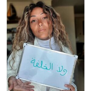 Yasmine Ghaith Instagram - .
قولت أعمل إحتفالين في واحد... 

يوم ٢٢.٢.٢٠٢٢ من أهم تواريخ حياتي، علشان من ٥ سنين كان ده آخر يوم آخد فيه كيماوي و تبدأ حياتي تتغير للأبد... 

و علشان حياتي إتغيرت و إتعلمت كتير، قررت أحاول أغير حياة غيري و أكون مؤثرة بطريقتي و بالحاجات اللي إتعلمتها في الرحلة... 

فبمناسبة كمان اليوم العالمي للمرأة قلت مافيش فرصة أحسن من ديه أعبر فيها عن نفسي و عن ستات كتير غيري... 

في ٥ سنين عرفت حاجات عن نفسي ماكنتش أعرف إنها موجودة من ضمنها إني قوية قوي و ضعيفة قوي في نفس الوقت...و طبيعي نكون الإتنين..إحنا بشر... 

في ال٥ سنين عملت حاجات المجتمع كان بيفهمنا إننا كستات ماينفعش نعملها (منها إني لما شعري وقع و قررت أخرج من غير شعر عادي)...حسيت إني عايزة أبقي براحتي و أعمل اللي أنا عايزاه من غير مافكر في المجتمع ولا في الناس هتقول إيه... 

فلخصتلكم كل الأحاسيس دي في الكلام اللي في الصور، الست مش محتاجة مسمي معين لاللي هي عايزة تعمله في حياتها، فمن الآخر كدة يا جماعة #الست_براحتها 😁😜 

و بمناسبة ال٥ سنين اللي فاتوا دول برده و السؤال الكليشيه اللي بنتسأله كتير "شايفة نفسك فين ٥ سنين من دلوقتي" سألته أنا لنفسي من ٥ سنين و حضرتلكم حاجة كان نفسي أعملها من زمان و بقالي سنتين بجهز لها و جه وقتها...هقول لكم عليها في البوست الجاي 😘❤ 

#٥_سنين_حياة
#اليوم_العالمي_للمرأة #InternationalWomensDay #WonderWomanTheyCallMe