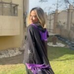 Yasmine Ghaith Instagram – .
عمري ما حبيت ال
 “Ramadan Outfits” علشان كانوا كلهم يا واخدين جزء من الخيمة أو المفرش و حاطينه على عباية، يا كله عباره عن حروف عربي clichè…
حاجة في منتها إنعدام  الcreativity

في نفس الوقت بقى بحب قويييييي الkimonos و الcardigans الطوال و بلبسهم من زمان في الصيف، فالسنة دي لقيت بجد كذا brand مصري عاملين kimonos/kaftans مختلفين قوي و designs حلوة مش شبه الحاجات اللي ماكانتش بتعجبني، بالعكس، شبه الkimonos اللي أنا أصلا بحب ألبسهم بعيدا عن رمضان و معمولين بألوان و أفكار creative and different فقررت أجيب كذا حاجة و مبسوطة بيهم قوي، ولا إيه رأيكم؟ 🤍

#NotYourTypicalKaftan #NotRamadanOutfit