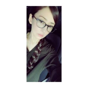 Yasuko Matsuyuki Instagram - ジコチョー撮影中。。
まなこさんと言います。
とある現場に向かう前のまなこ
#ジコチョー
#楽しい現場
#順調です