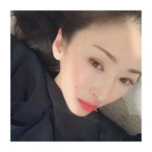 Yasuko Matsuyuki Instagram - ふぅ。。本日終了。。
新規project準備中。。
またお知らせします