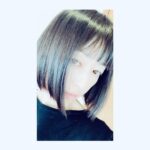 Yasuko Matsuyuki Instagram - 甘いお酒でうがい✨ 9月25日公開 いよいよ 2019年の年明けに 髪を切りました 前髪ありのボブ おかっぱ？です そうしたら佳子さんに 出会いました 大九監督からのオファー 運命を感じました じろうさんの原作の 挿し絵の佳子さん おかっぱでした そして映画が誕生 大九監督の世界は ファンタジーでユーモア溢れて 切なくて優しいキュートな世界でした。 嗚呼なんて幸せな時間 そして大好きな大好きな 華ちゃんが若林ちゃん 嗚呼なんて幸せ 実は、華ちゃんの事はなんだか 特別な存在で、舞台でディープな作品 2作品共演しているせいか 共に作品にむかう同士というか というか、特別な感覚 華ちゃん。。役者としても人間としても大好き そんな華ちゃんが若林ちゃん 嗚呼なんて幸せ 清水くんもとっても素敵でした 更に幸せ そして佳子さんは、本当に チャーミングで面白い人 優しい気持ちになれます なんだか幸せが詰まっている 映画です 9月25日に皆様にお届けできる と思うと、素直に嬉しいです 甘いお酒でうがい公開します #甘いお酒でうがい #大久明子監督