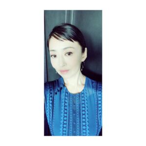 Yasuko Matsuyuki Instagram - スピルリナブルー発表会
#スピルリナブルー
shoes 
@santoniofficial
jewely
@blanc iris_official
@dressunreve