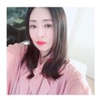 Yasuko Matsuyuki Instagram - 甘いお酒でうがい 公開中 リモート会見 ありがとうございました #甘いお酒でうがい #isseymiyake #jimmychoo