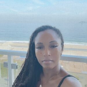 Yaya DaCosta Instagram - A bone to pick..
.
Querido Brazil,
Tenho tanto orgulho de ser descendente de um brasileiro.
É outra casa minha.
Mas às vezes não me sinto em casa… por causa do racismo.
O mundo inteiro sofre… mas faz sentido começar a conversa entre nossa próprias comunidades.
Vamos conversar?
…
Com todo amor 💛💚🇧🇷