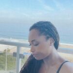 Yaya DaCosta Instagram - A bone to pick.. . Querido Brazil, Tenho tanto orgulho de ser descendente de um brasileiro. É outra casa minha. Mas às vezes não me sinto em casa… por causa do racismo. O mundo inteiro sofre… mas faz sentido começar a conversa entre nossa próprias comunidades. Vamos conversar? … Com todo amor 💛💚🇧🇷