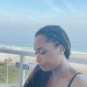 Yaya DaCosta Instagram - A bone to pick..
.
Querido Brazil,
Tenho tanto orgulho de ser descendente de um brasileiro.
É outra casa minha.
Mas às vezes não me sinto em casa… por causa do racismo.
O mundo inteiro sofre… mas faz sentido começar a conversa entre nossa próprias comunidades.
Vamos conversar?
…
Com todo amor 💛💚🇧🇷