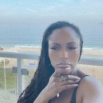 Yaya DaCosta Instagram - A bone to pick.. . Querido Brazil, Tenho tanto orgulho de ser descendente de um brasileiro. É outra casa minha. Mas às vezes não me sinto em casa… por causa do racismo. O mundo inteiro sofre… mas faz sentido começar a conversa entre nossa próprias comunidades. Vamos conversar? … Com todo amor 💛💚🇧🇷