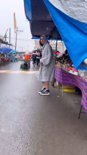 Yazmin Jauregui Instagram - 😂😂😂 sábado con lluvia y la raza chambeado 🙏🏽🇲🇽