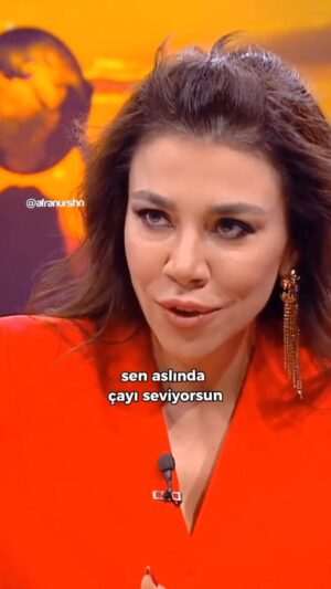 Yeşim Ceren Bozoğlu Instagram - @aslisafak ile derinlere daldık geçenlerde; ‘işin aslı’ nda hayat bilgisi ve dişilik üzerine..
Bu edit’de programdan, şifa niyetine… 🧡
@afranurshn a teşekkürlerimle 🙏🏻🌺