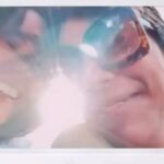 Yeşim Ceren Bozoğlu Instagram - Aşağıda yazdığın herşeye atarım imzamı, yola yoldaş, can’a candaş olduk ne güzel, ne şans diyorum karşılaşmamıza, kardeş oluşumuza; bin şükür…Ruhumun her daim adaletli röntgenini çeken, şifa veren, sevgi veren o pırlanta kalbin iyi ki gelmiş bu dünyaya.İyi ki doğdun benim canım hemşirem..İyi ki..♥️ Repost from @seraykaya • Seçilmiş ailem.. Birlikte güneşin batışına, dolunay’ın altında mest oluşumuza, denizin açıklarında huzurun yüzümüze vuran çocuksu hissine, yalın ayak tuzlu ayaklarımızla toprağı hissettiğimiz o an’lara, saatlerce edilen şifalı sohbetlerimize, aşk’ımıza, sevdamıza, inandığımız, uğrunda verdiğimiz her mücadeleye tanık olan bu evrene seni bana getirdiği için şükran doluyum. Henüz gidilmemiş, görülmemiş, tadılmamış, duyulmamış mucizelerimiz var. Malum ‘gönlümüz’ de var. :) o nedenle güzelliklerle gerçekleşmesi dileğiyle iyi ki doğdun hemşirem. Seni #aylavyu 🌞💖🥳