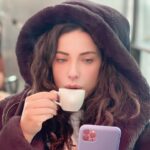 Yeşim Dalgıçer Instagram - Habersiz, farkında, haberli 😄 ☕️