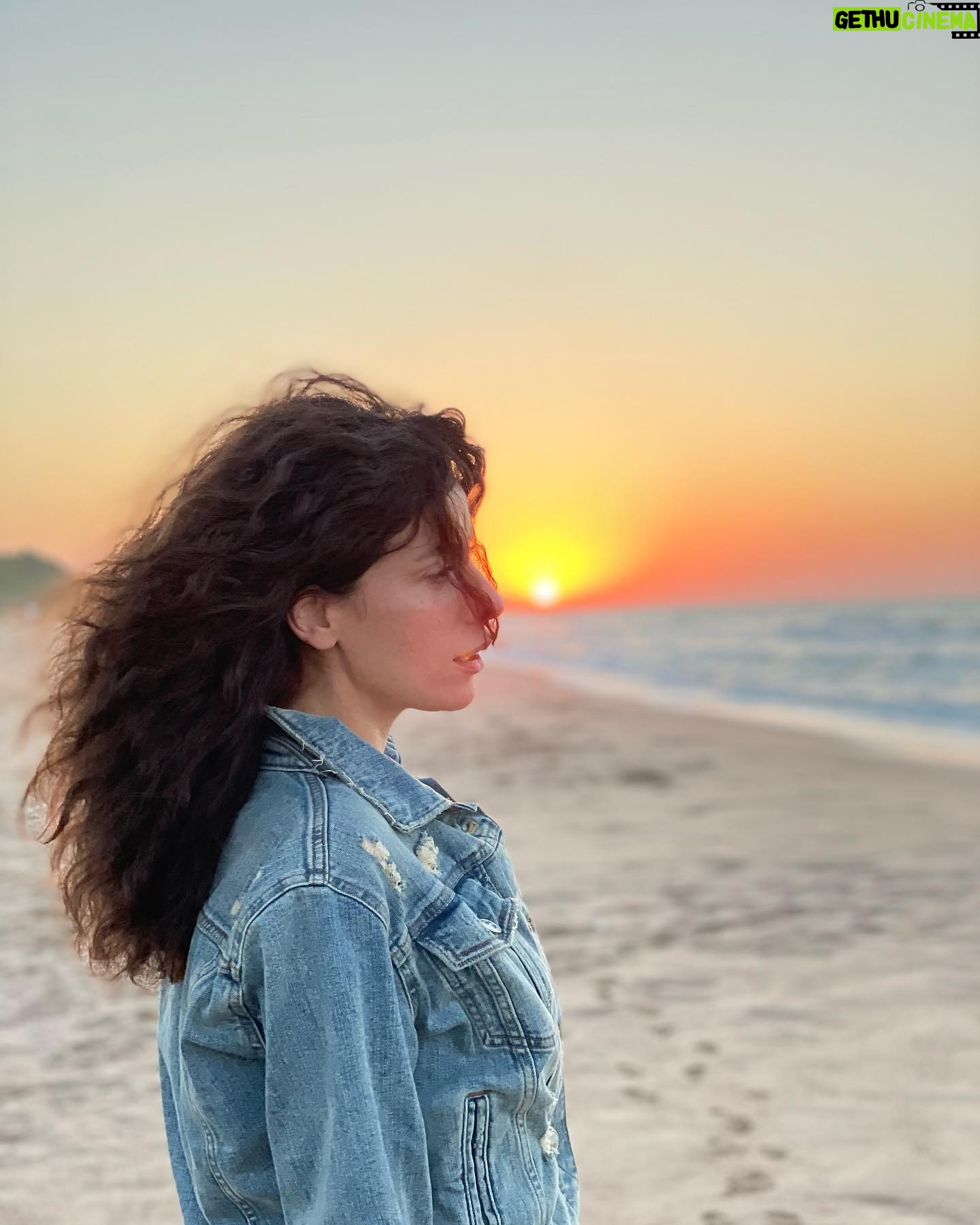 Yeşim Dalgıçer - 4.8K Likes - 📸 @acelyatopaloglu 🥰 #sunset 😍
