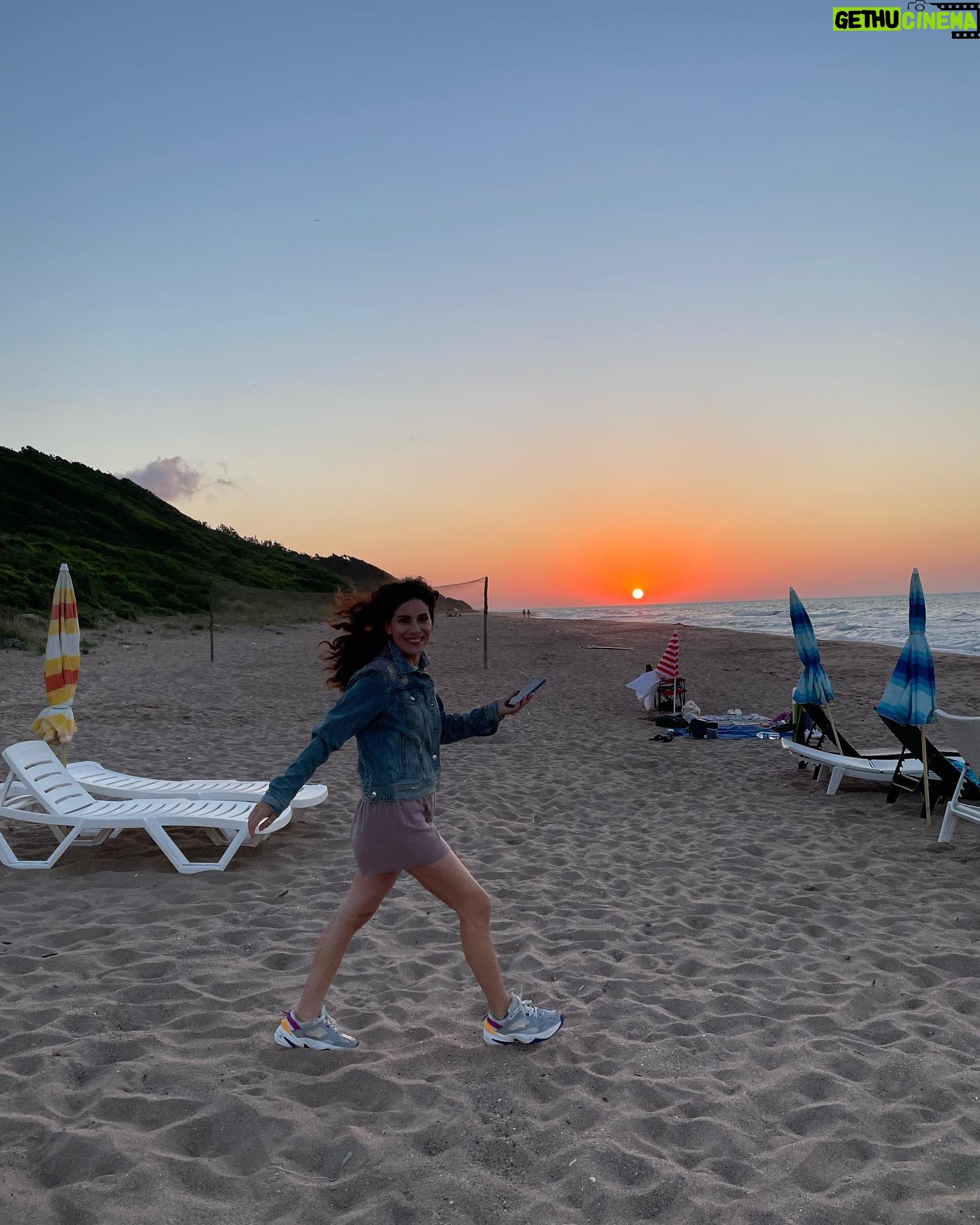 Yeşim Dalgıçer - 4.8K Likes - 📸 @acelyatopaloglu 🥰 #sunset 😍