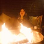 Yeşim Dalgıçer Instagram - Yana yana en sonunda kül oldum,sen kibritin hiç yanmayan ucunda bla bla 😉